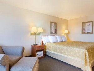 1-Queen-Bed-Room